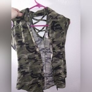 Camo Sleeveless Button Down Women's Top